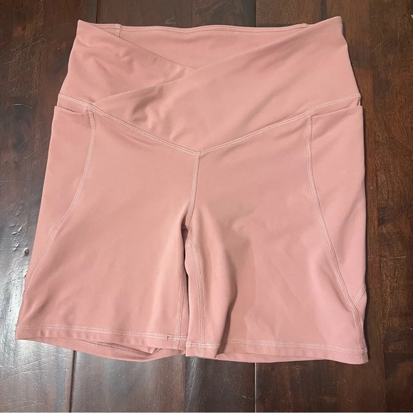 Fabletics Pants - Fabletics PureLuxe Crossover Waist Biker Shorts Women’s Small Pale Pink Athletic